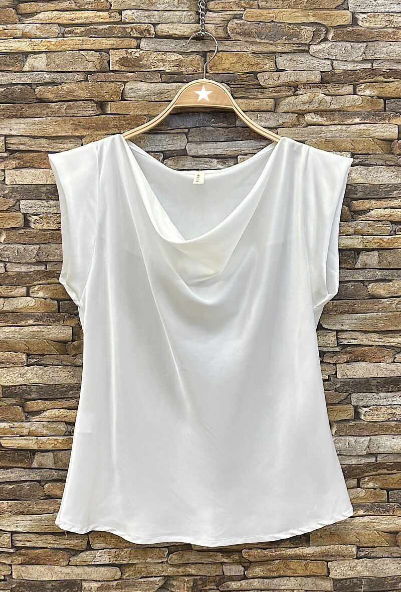 Wholesaler Elle Style - SATINA blouse, satin, romantic, chic and trendy.