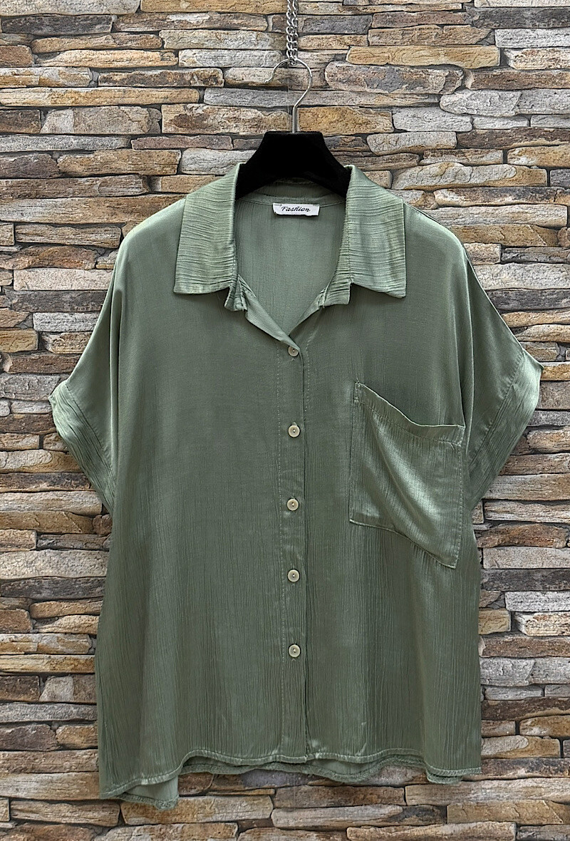 Grossista Elle Style - Blusa PENNY in viscosa satinata, fluida e romantica, con bottoni anteriori in raso