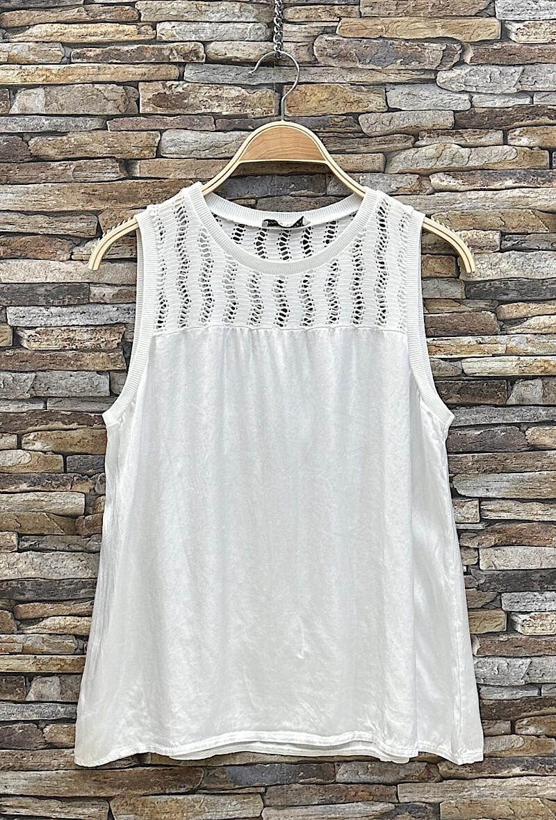 Wholesaler Elle Style - AMIE tank top, fluid and romantic, satin silk effect at the front.