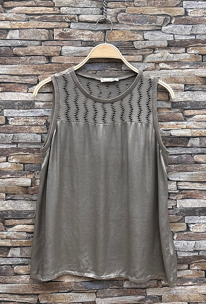 Wholesaler Elle Style - AMIE tank top, fluid and romantic, satin silk effect at the front.