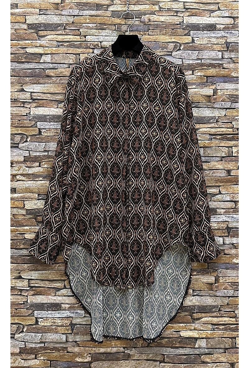 Mayorista Elle Style - Blusa LILITH larga Chic. Estampado. Abotonadura oculta.