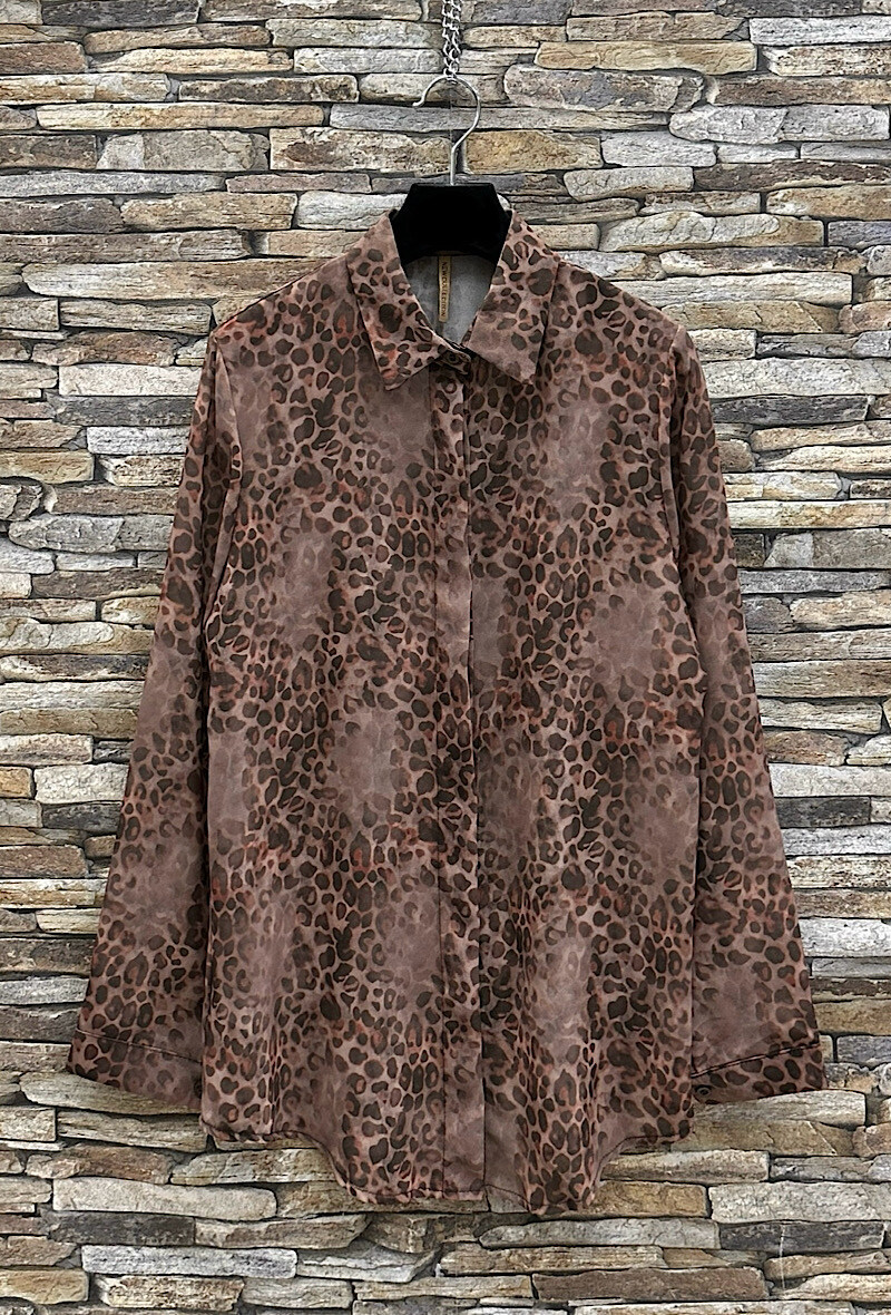 Grossiste Elle Style - Chemisier JESSICA Chic . Motif. Boutonnage caché avec sous-patte.