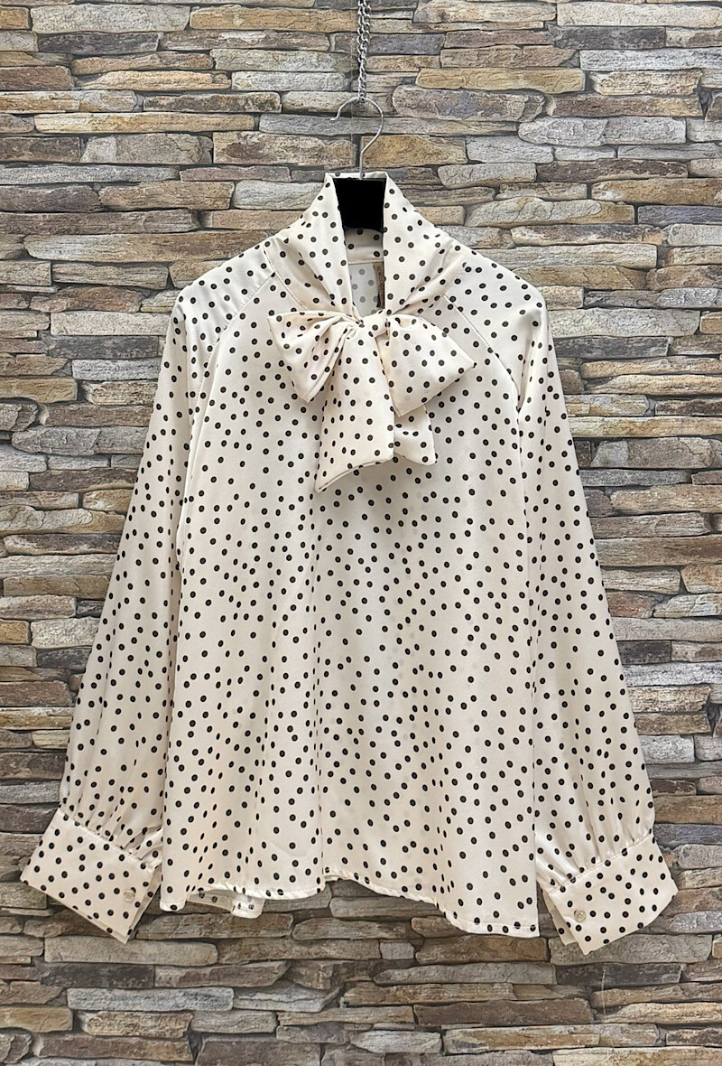 Mayorista Elle Style - Blusa SEYLLIA de lunares en satén. Romántica y Chic. Fluida y a la moda
