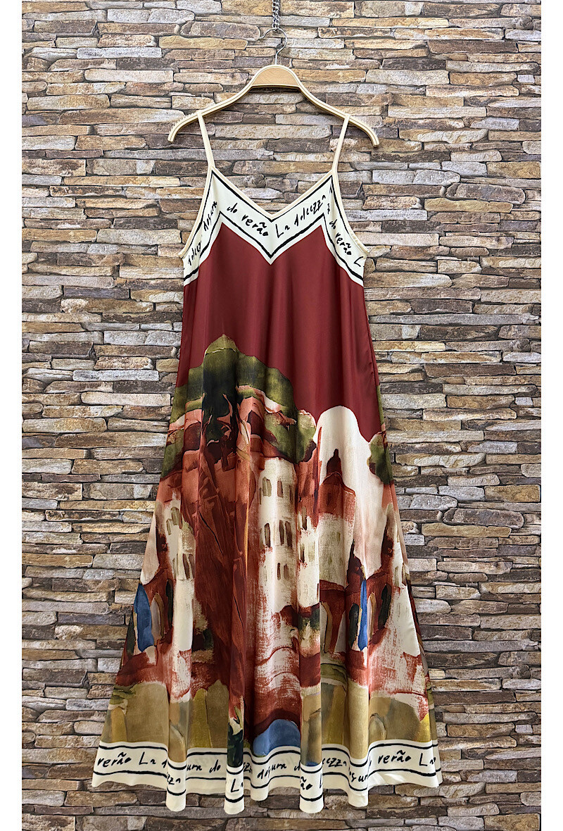 Grossiste Elle Style - Robe ALISSA en satin très fluide et tendance.