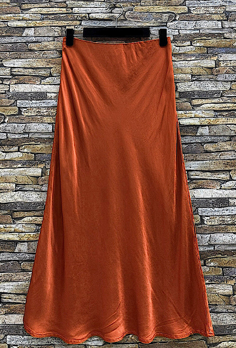 Grossiste Elle Style - Jupe OCTAVE fluide et romantique, effet soie satiné, en viscose très soyeux