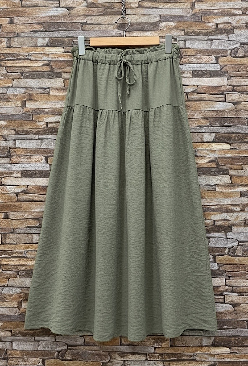 Grossiste Elle Style - Jupe CAROLINA en viscose très fluide avec taille élastique. BOHEME CHIC et TENDANCE.