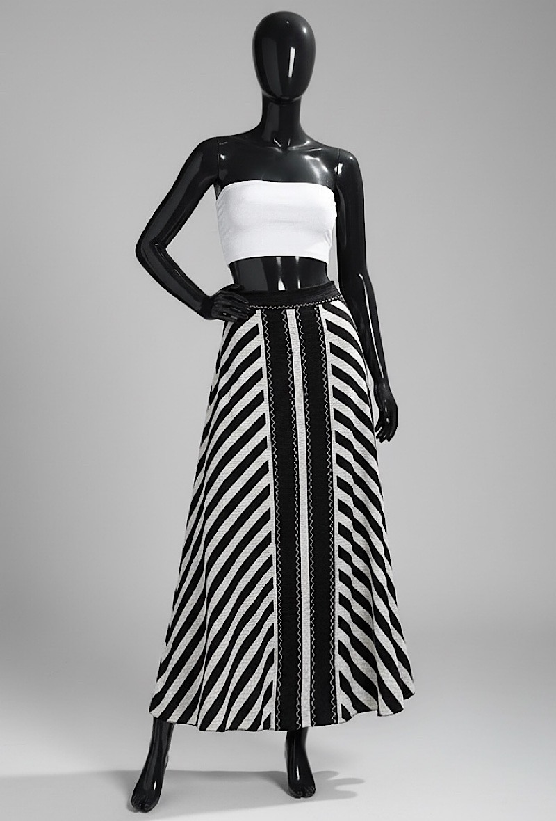 Grossiste Elle Style - Jupe LATINO en viscose fluide avec imprimé et élastique au dos. BOHEME CHIC et TENDANCE.