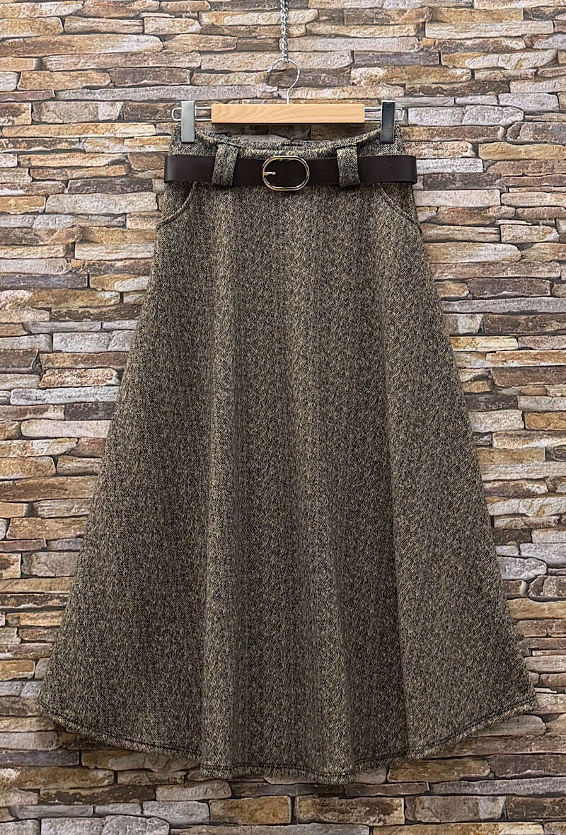 Grossiste Elle Style - Jupe NIVE fluide, doux et molletonnée, élastique à la taille avec poches avant et ceinture.