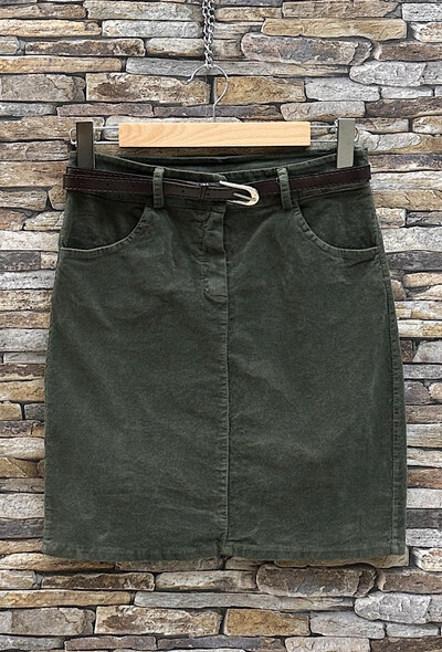 Grossiste Elle Style - Jupe ONDINE classique Chino ceinture en velours épais avec poches. Grossiste Elle Style - Jupe ONDINE classique Chino ceinture en velours épais avec poches.