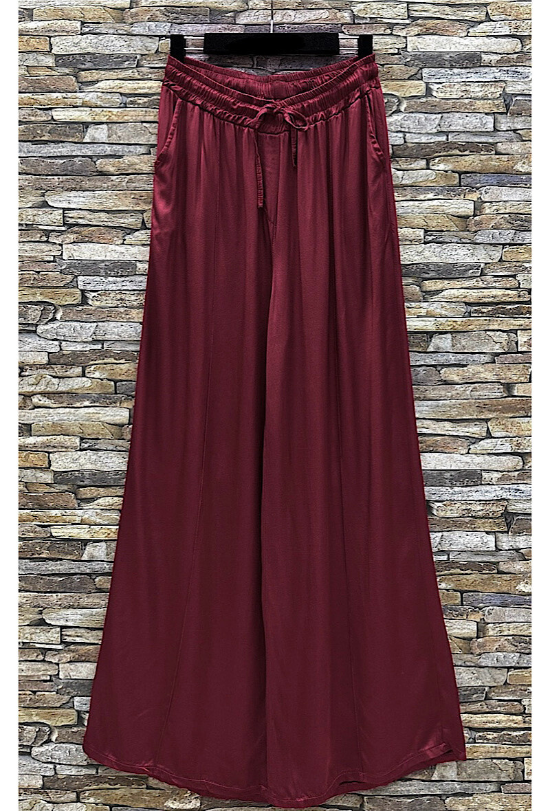 Mayorista Elle Style - Pantalón ancho, fluido y romántico AMY, de viscosa satinada con bolsillos delanteros.