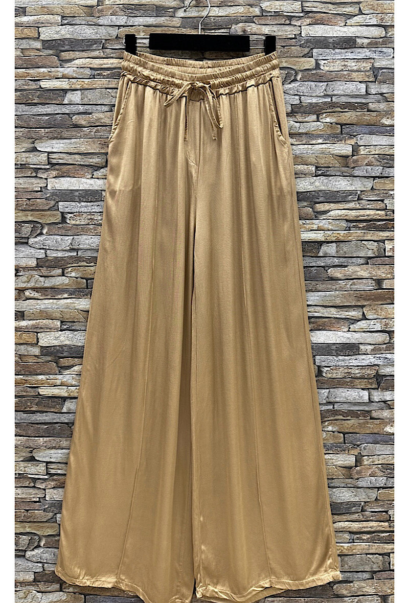 Wholesaler Elle Style - Wide, fluid and romantic EMY pants, satin viscose with front pockets.