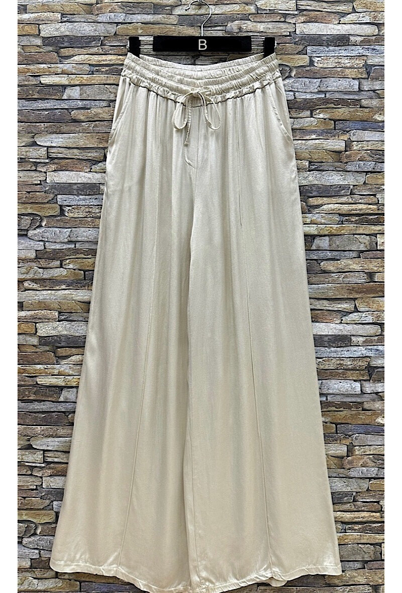 Wholesaler Elle Style - Wide, fluid and romantic EMY pants, satin viscose with front pockets.
