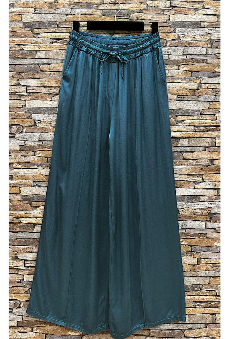 Grossiste Elle Style - Pantalon EMY large, fluide et romantique , viscose satinée avec poches avant.