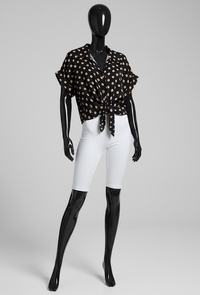 Mayorista Elle Style - Blusa DITTA de lunares, muy fluida en viscosa sedosa con MATERIAL LYOCELL, con botones delanteros elegantes y a la moda.