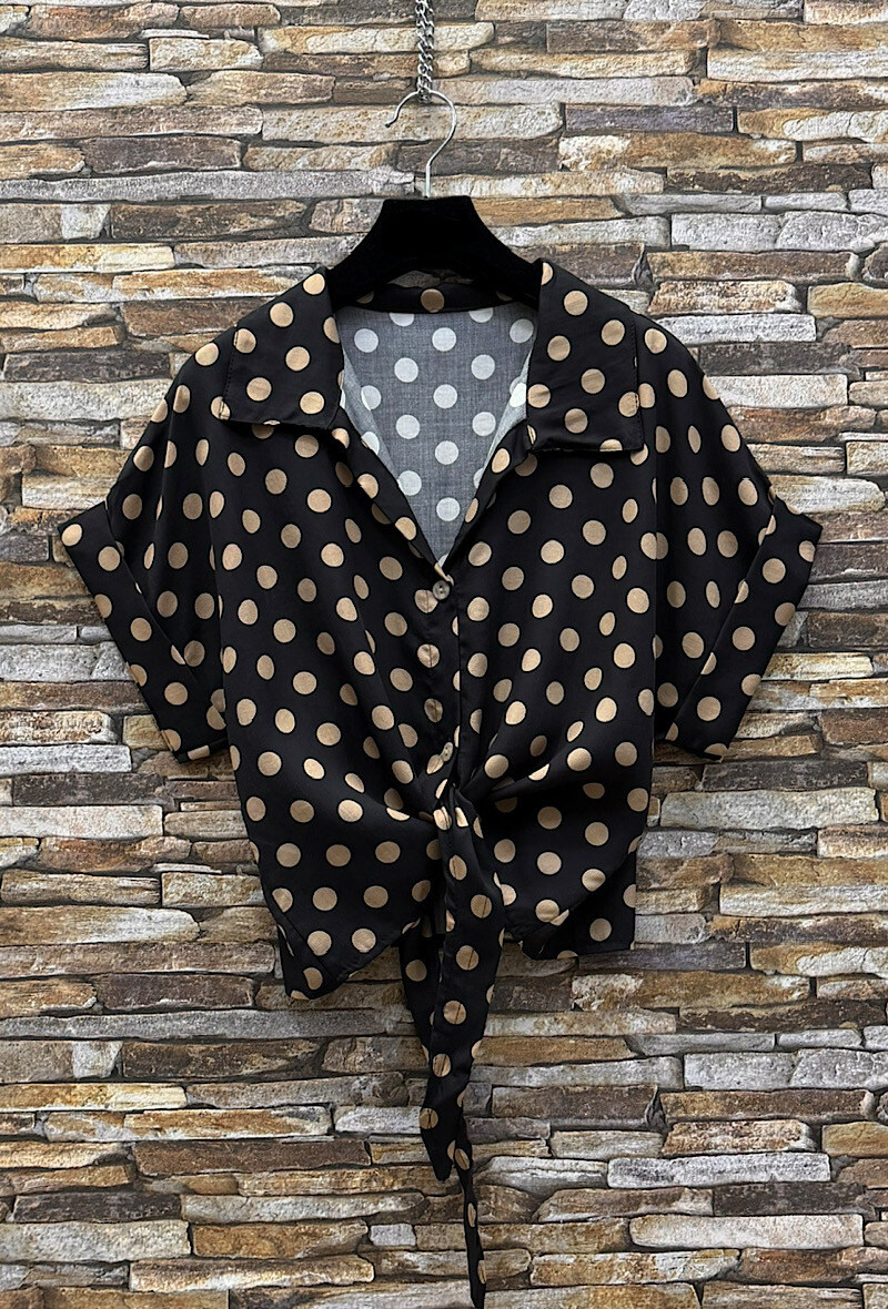Mayorista Elle Style - Blusa DITTA de lunares, muy fluida en viscosa sedosa con MATERIAL LYOCELL, con botones delanteros elegantes y a la moda.