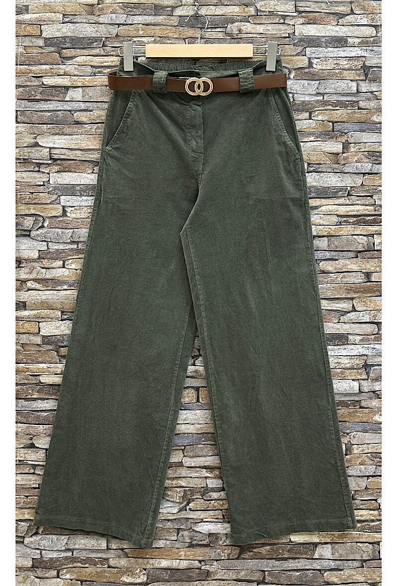 Grossiste Elle Style - Pantalon AMBER large en velour coton côtelé avec boutons, zip, poches avant et ceinture