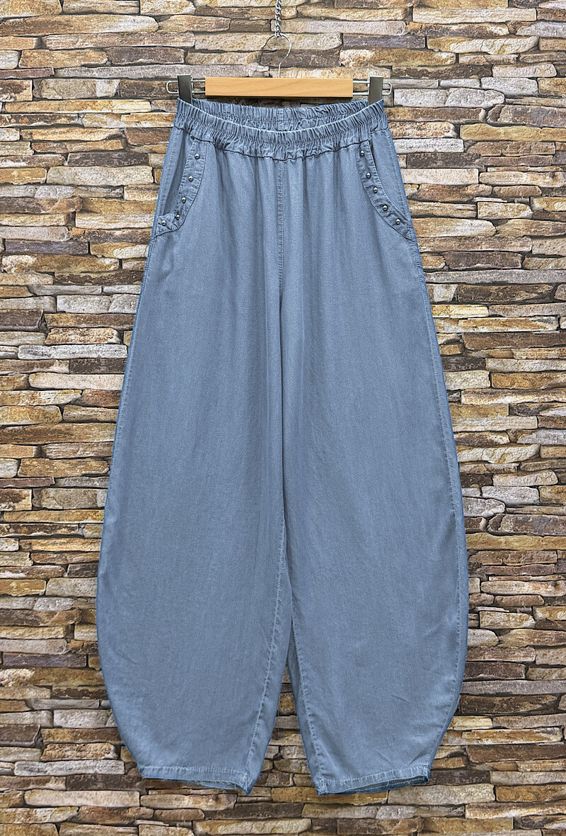 Großhändler Elle Style - LOULY Palazzo-Hose aus sehr fließendem Denim mit genieteten Vordertaschen und elastischem Bund aus LYOCELL-MATERIAL.