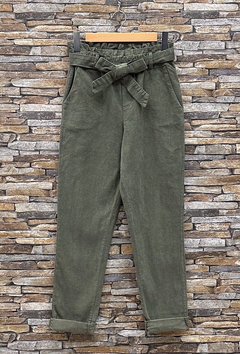 Grossiste Elle Style - Pantalon AMBRE en velour coton cotelé avec poches avant et ceinture noeud