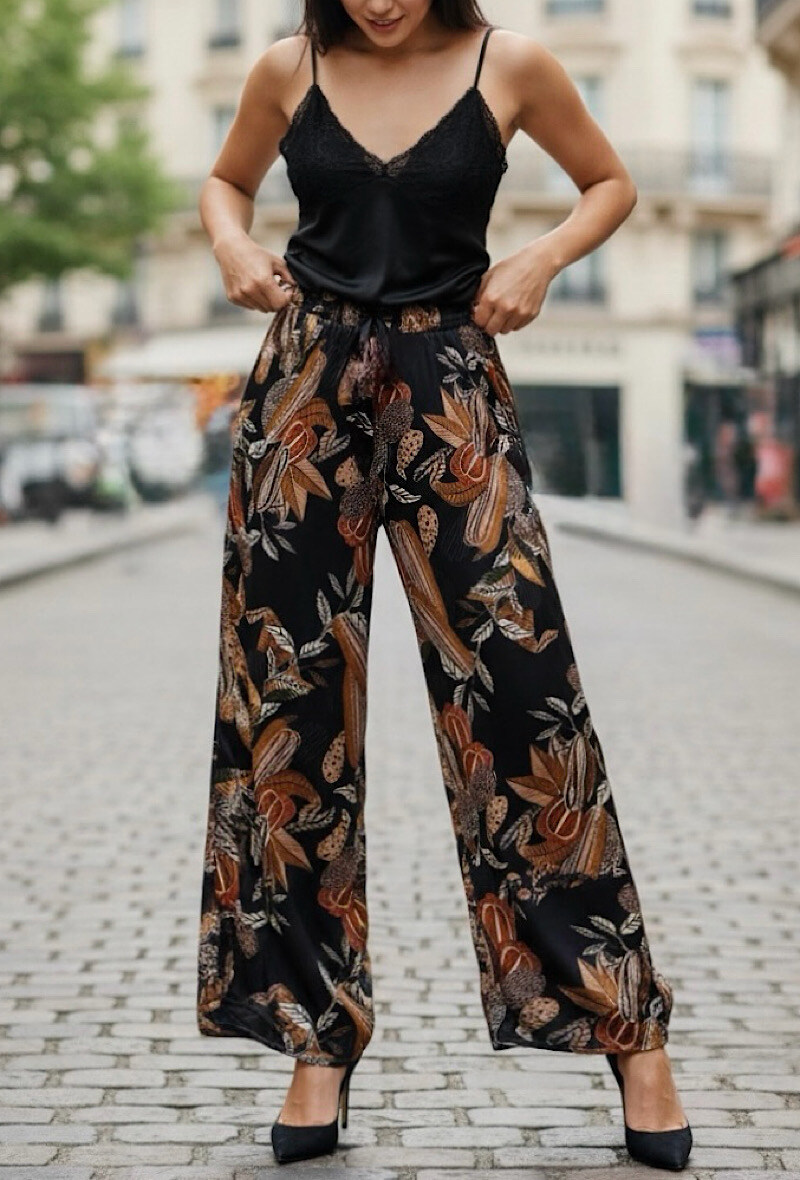 Grossista Elle Style - Pantaloni KATY stampati in viscosa satinata effetto seta con tasche, fluidi