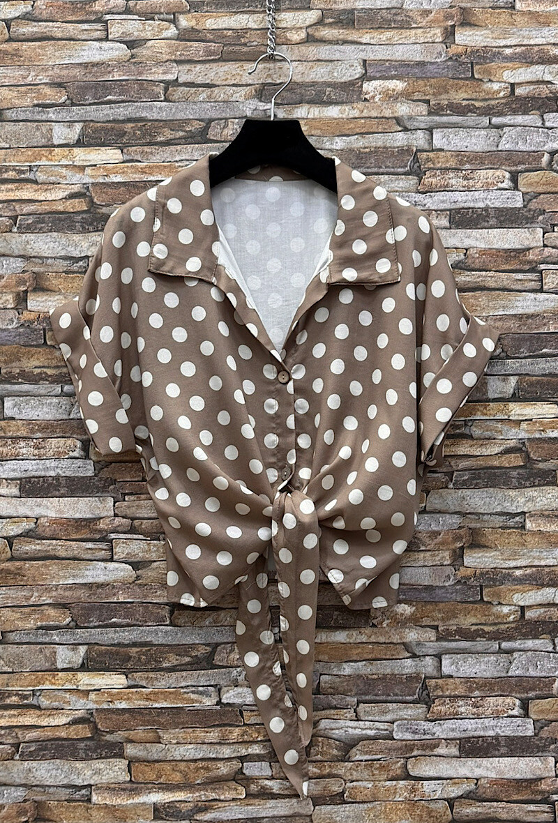 Grossiste Elle Style - Blouse DITTA à pois très fluide en viscose soyeux en MATIERE LYOCELL avec boutons avant chic et tendance.
