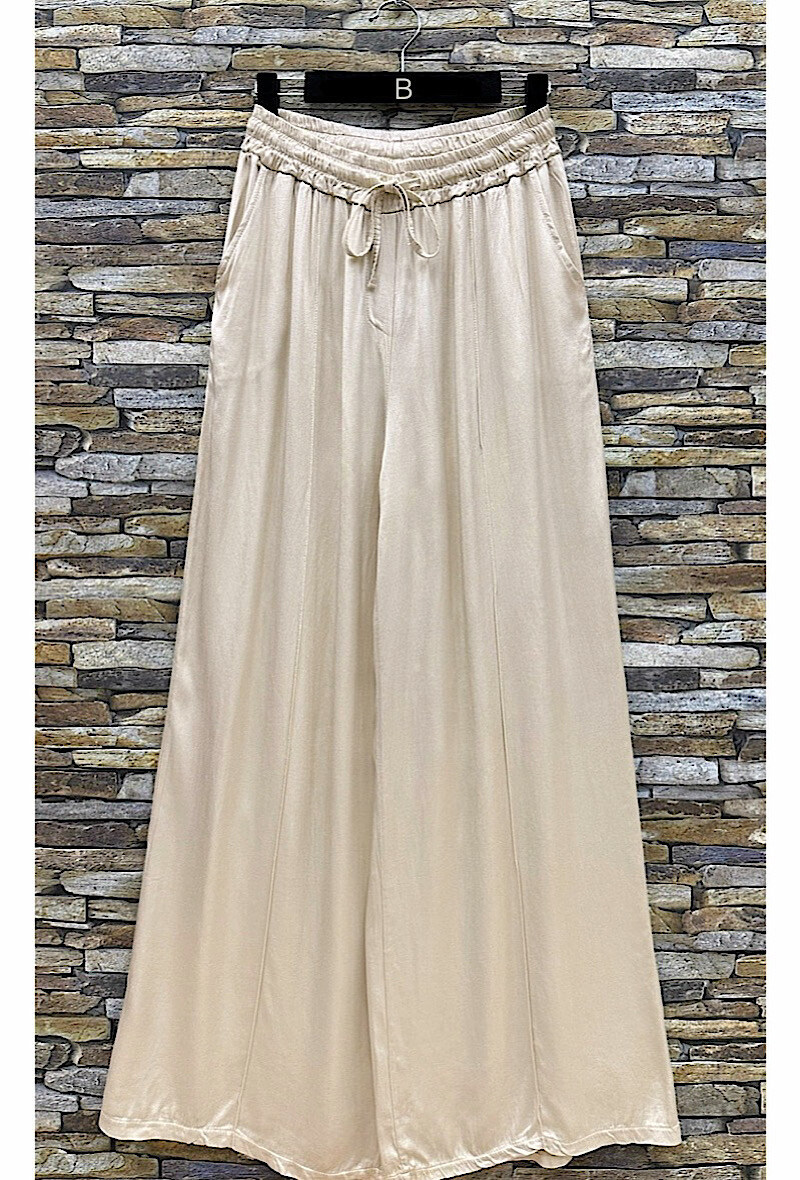 Großhändler Elle Style - EMY weite, fließende und romantische Hose, satinierte Viskose mit Vordertaschen.