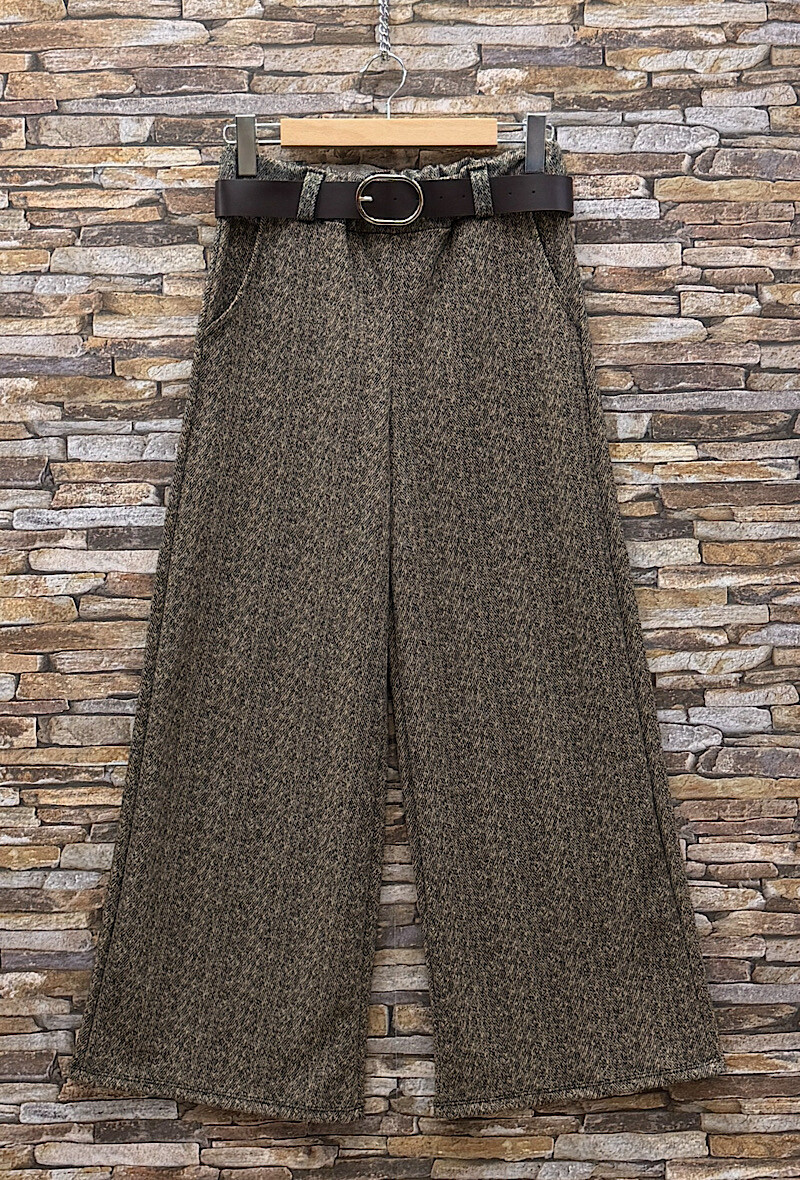 Grossiste Elle Style - Pantalon NIVA large palazoo et fluide, doux et molletonnée, élastique à la taille avec poches avant et ceinture.