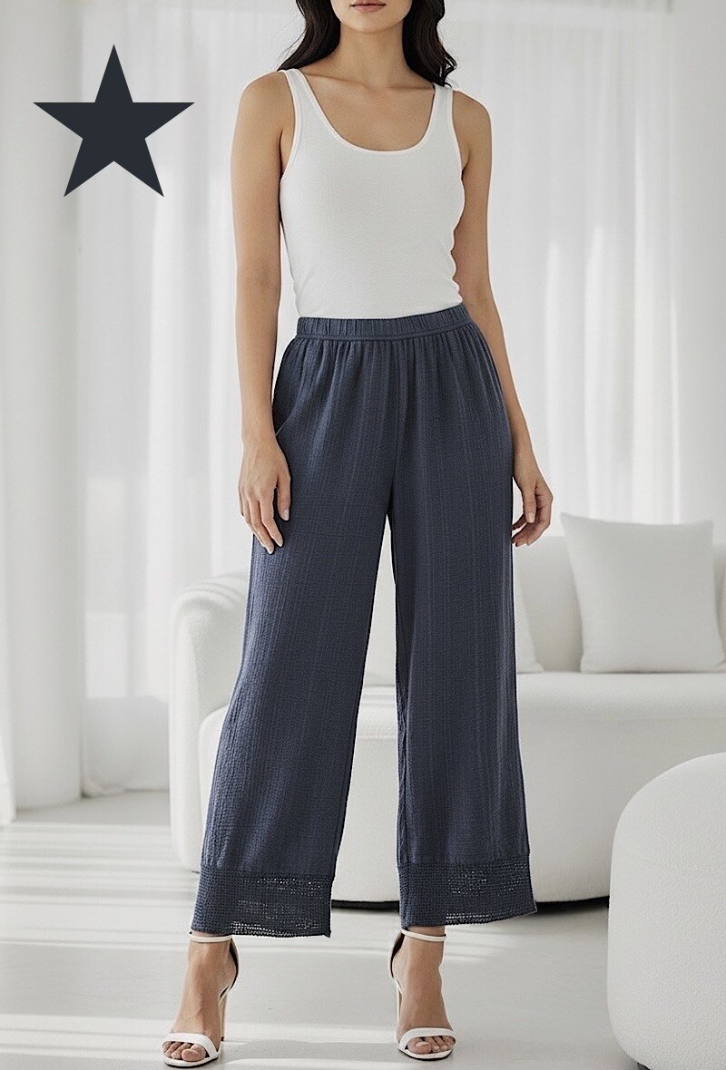 Mayorista Elle Style - Pantalón LUCIE de viscosa elástica en la cintura con detalles de crochet bohemio. Chic y a la moda.