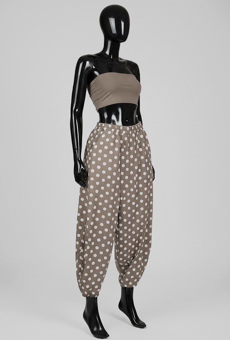 Mayorista Elle Style - Pantalón DOTTA de lunares, muy fluido en viscosa sedosa, bolsillos delanteros, cintura elástica, MATERIAL LYOCELL.