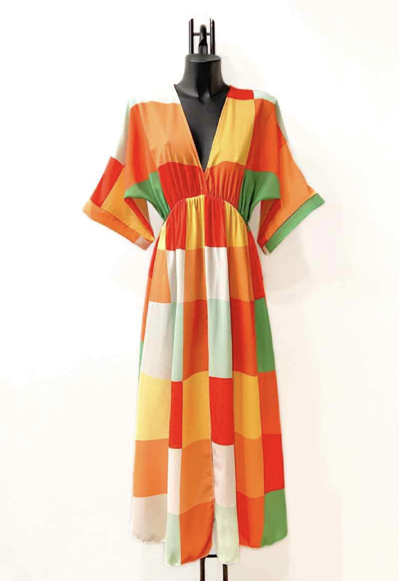 Mayorista Elle Style - Vestido MARIA, fluido, elegante y romántico con abertura frontal.