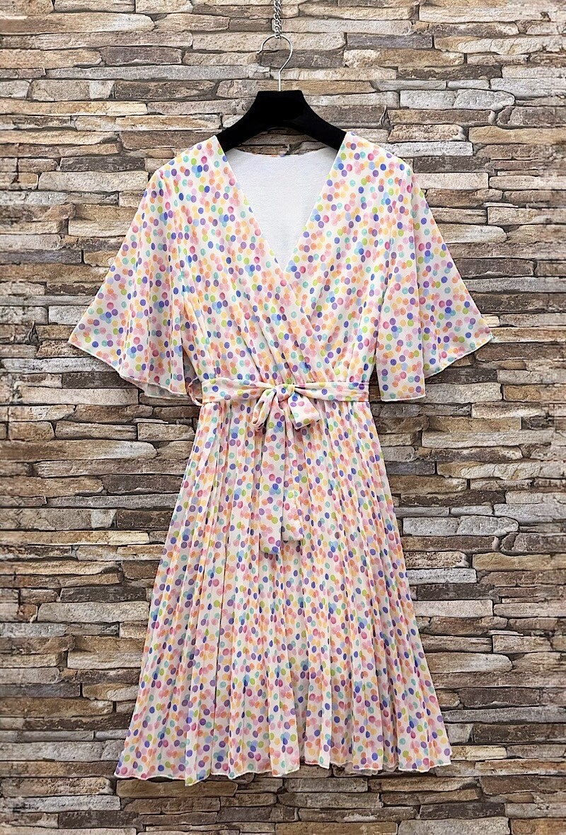 Mayorista Elle Style - Vestido cruzado BETANY con estampado, pliegues fluidos y forro de viscosa