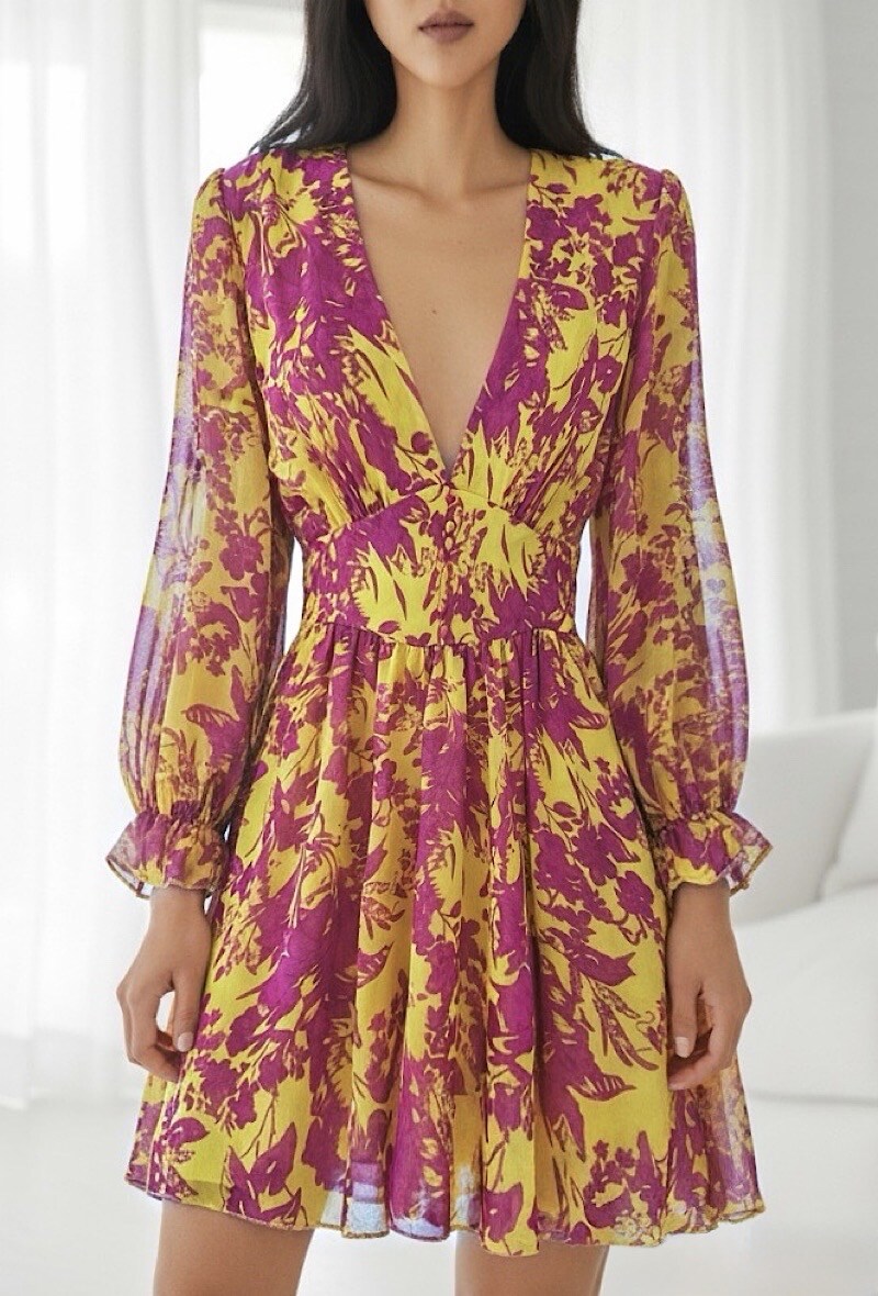 Mayorista Elle Style - Vestido JULIETTE estampado, con mangas largas, botones y forro de viscosa
