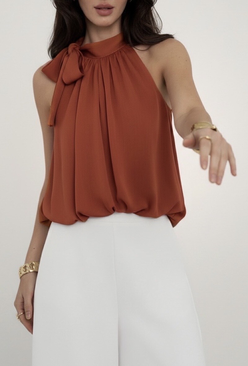 Großhändler Elle Style - ANAIS-Bluse mit Lavallière-Kragen, fließend und romantisch, schick und trendig mit Viskosefutter.