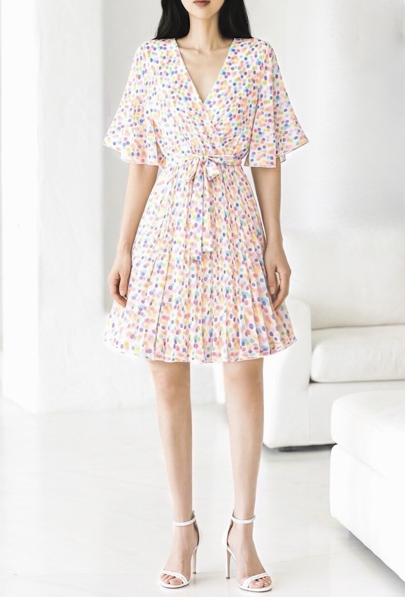 Mayorista Elle Style - Vestido cruzado BETANY con estampado, pliegues fluidos y forro de viscosa