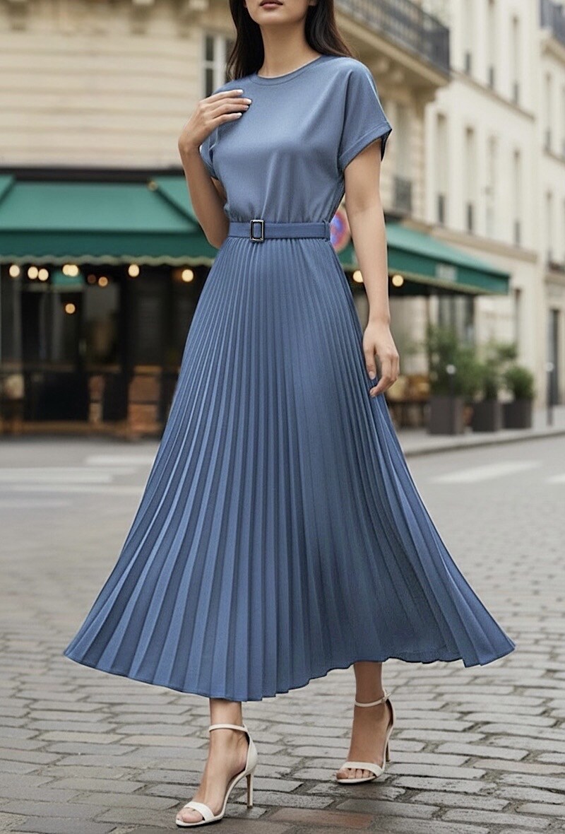 Grossista Elle Style - Abito plissettato SISILE molto fluido in DOPPIO MATERIALE. TESSUTI PREMIUM. Top in viscosa con cintura fatta a mano