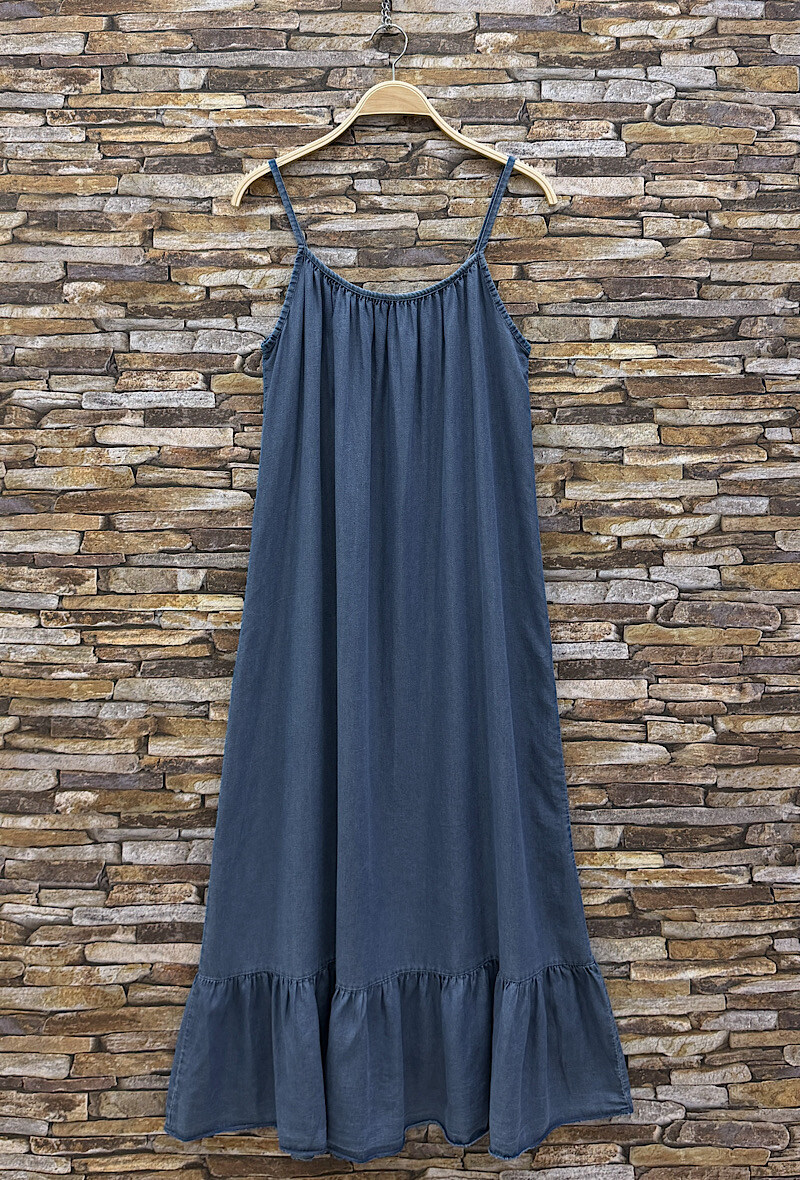 Grossista Elle Style - Abito REINA molto fluido in denim con spalline, realizzato in materiale LYOCELL chic e alla moda