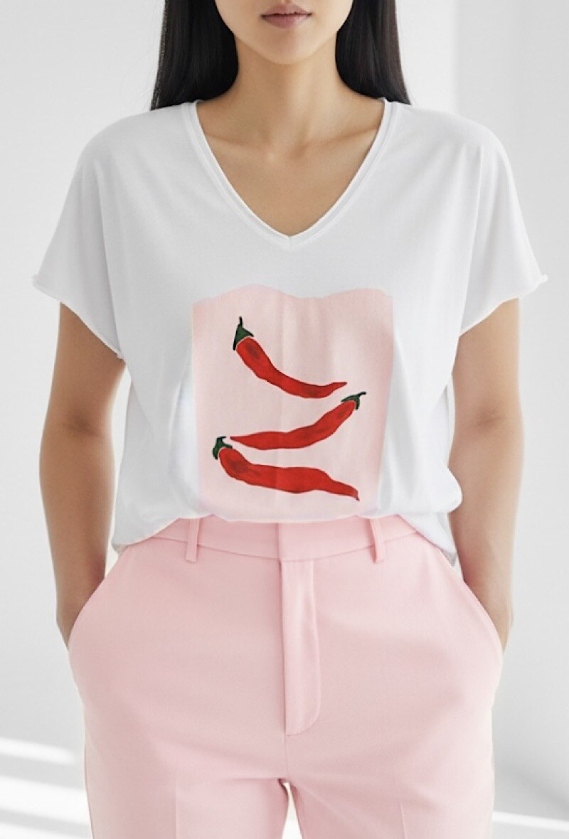 Mayorista Elle Style - Camiseta CLARA de algodón suave con estampado, casual y elegante con cuello en V.
