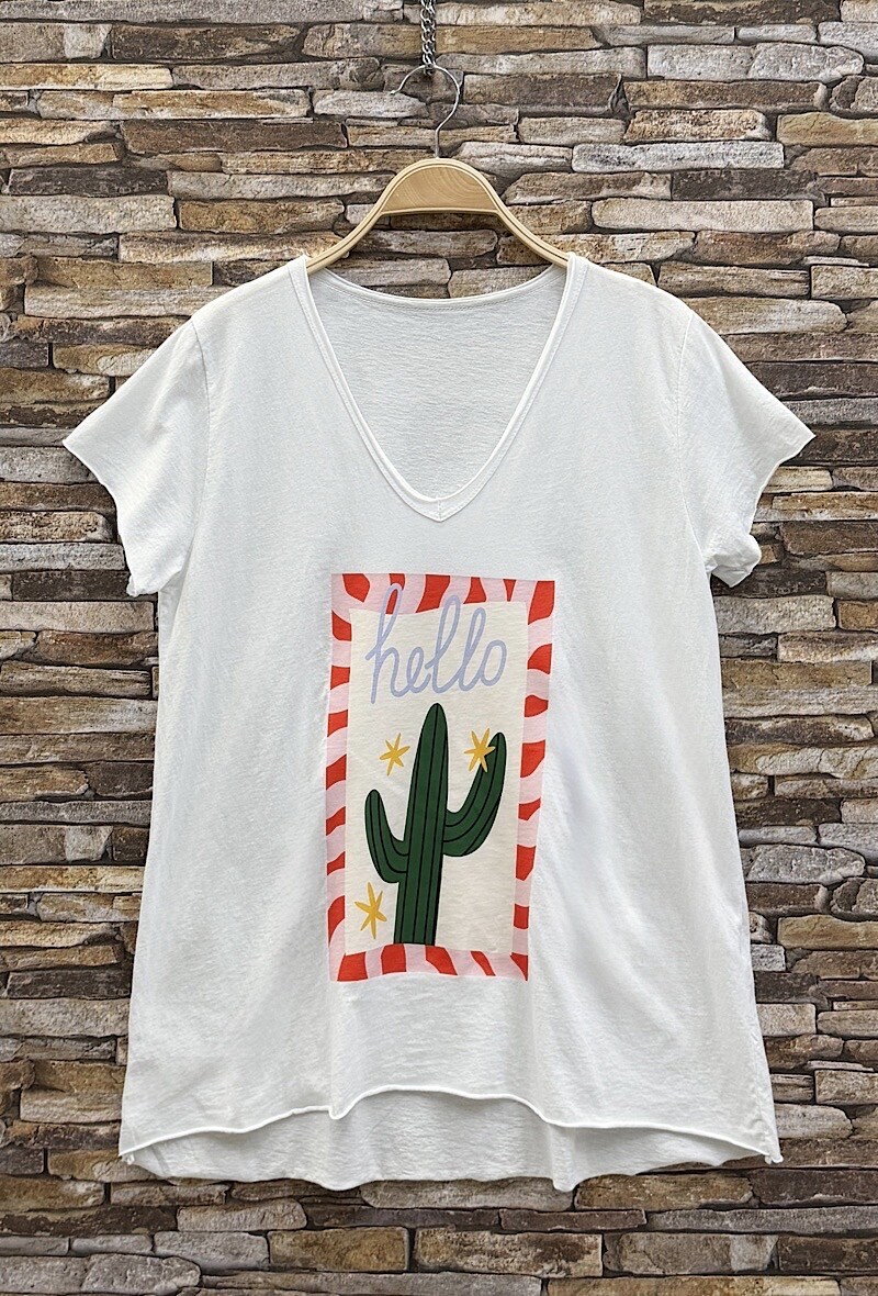 Grossista Elle Style - T-shirt CLARA in cotone morbido con stampa, casual e chic con scollo a V.