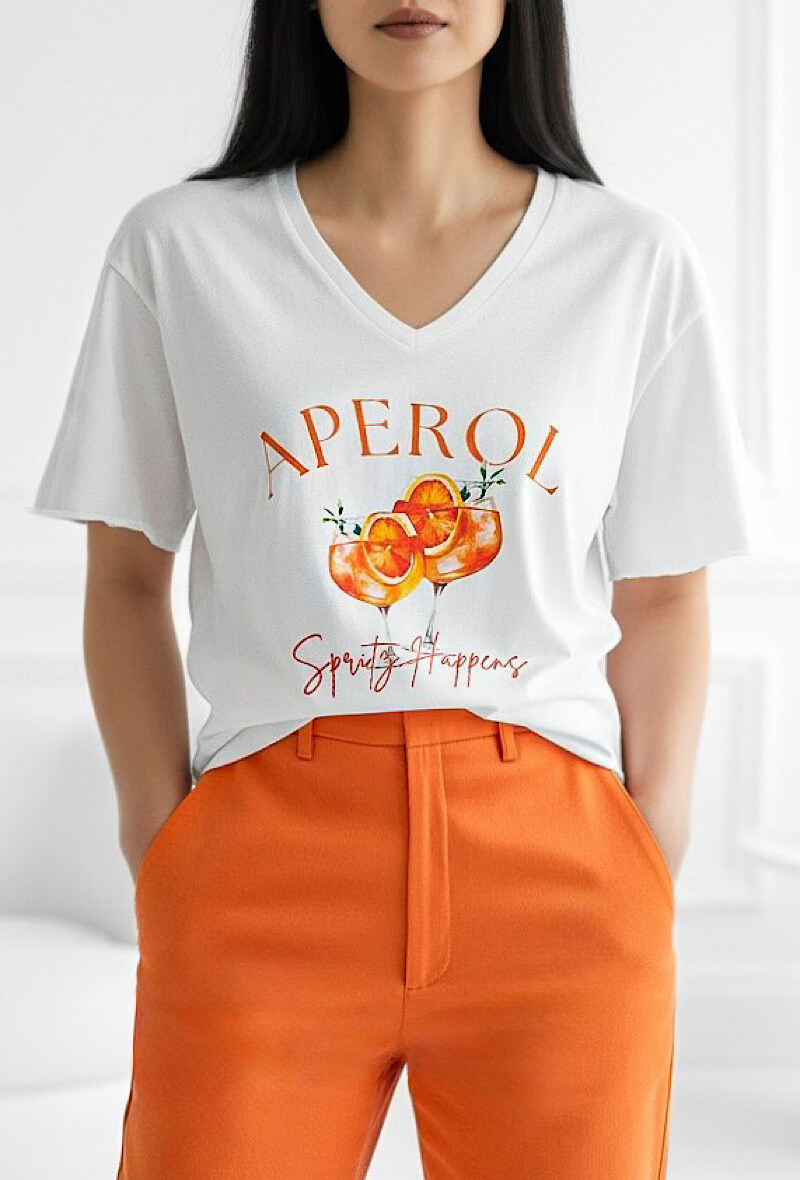 Grossista Elle Style - T-shirt CLARA in cotone morbido con stampa, casual e chic con scollo a V.