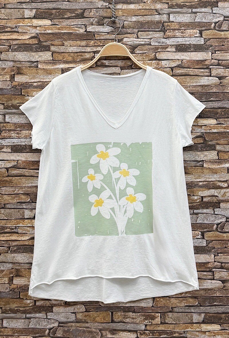 Grossista Elle Style - T-shirt CLARA in cotone morbido con stampa, casual e chic con scollo a V.