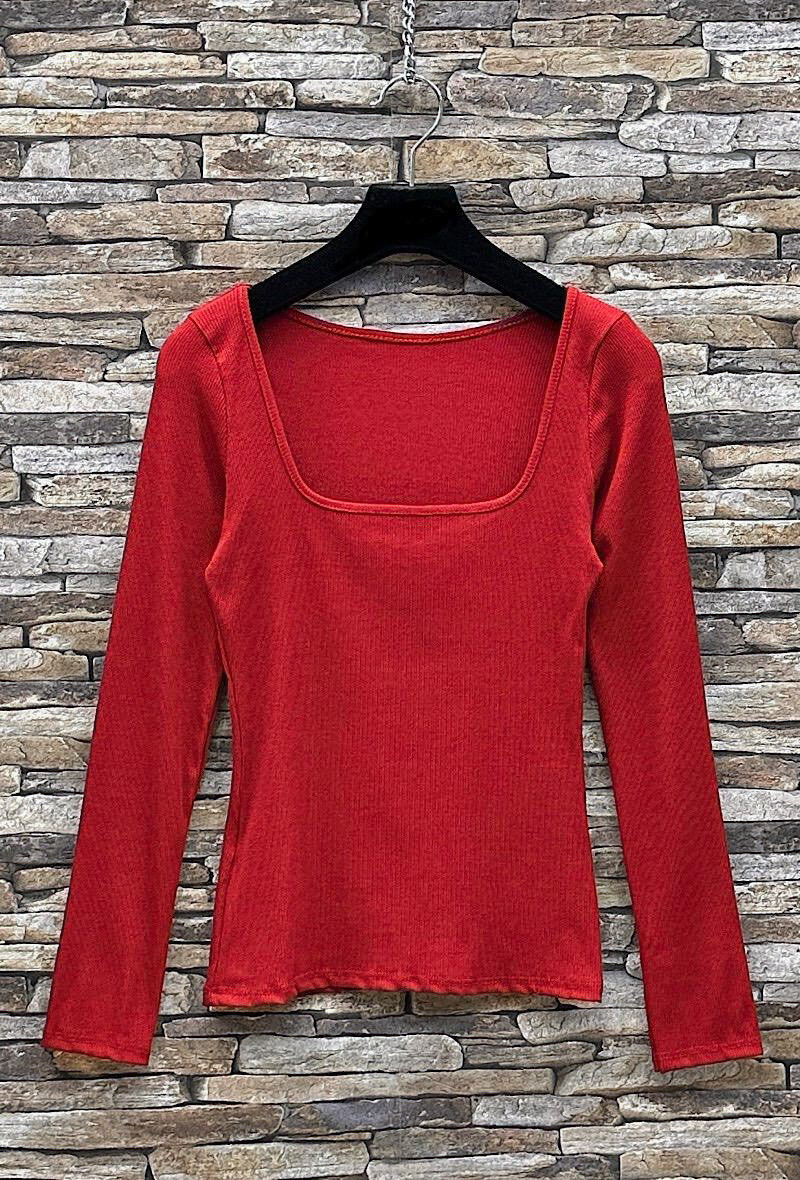 Grossista Elle Style - Top CARRA con scollo quadrato e maniche alla moda