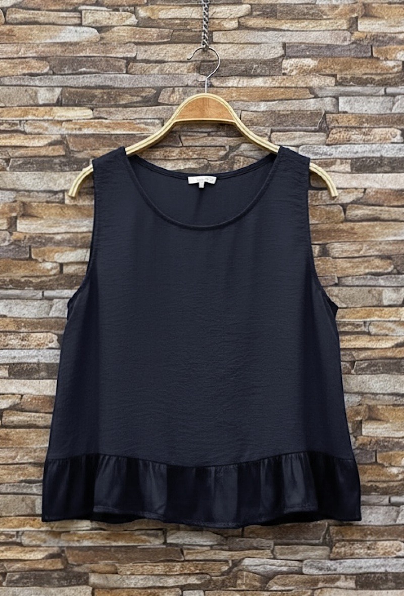 Großhändler Elle Style - ODETTE-Top aus sehr fließender Viskose mit seidigen Satindetails. BOHEMISCH CHIC und IM TREND.