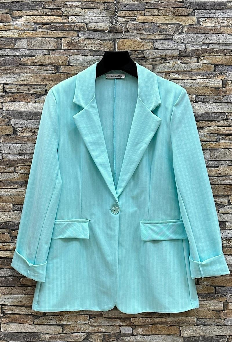 Mayorista Elle Style - Chaqueta blazer a rayas EMMA, elegante y moderna.