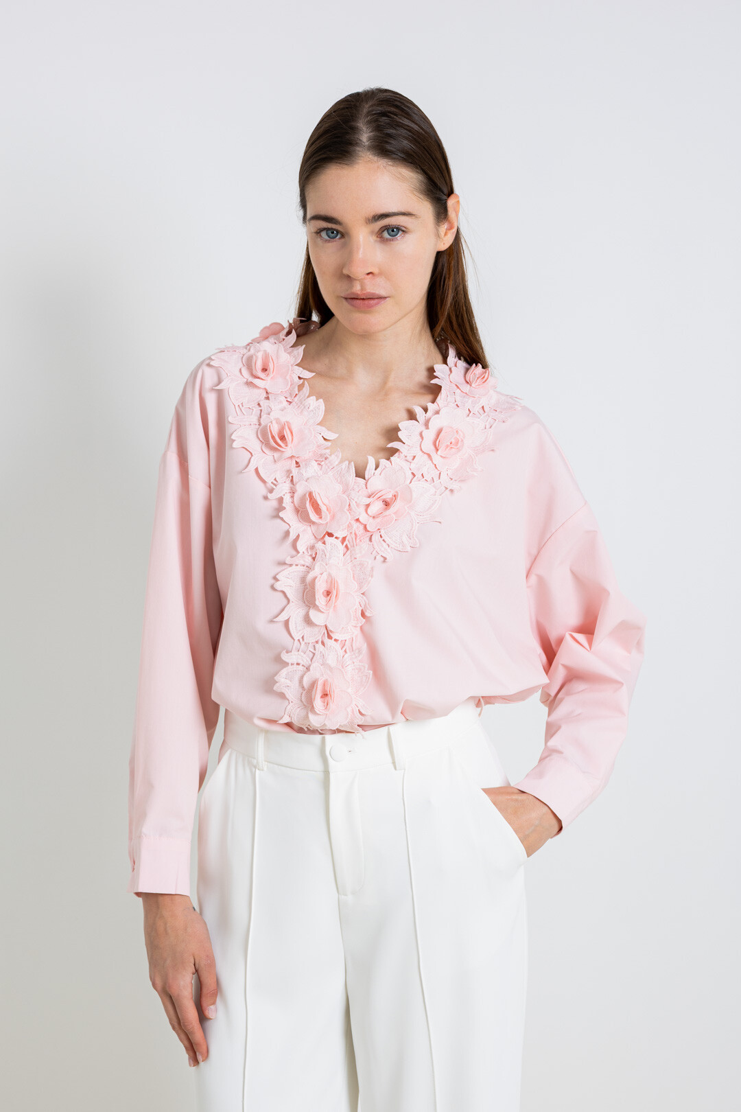 Grossiste ELLI WHITE - Chemise col V fleuris