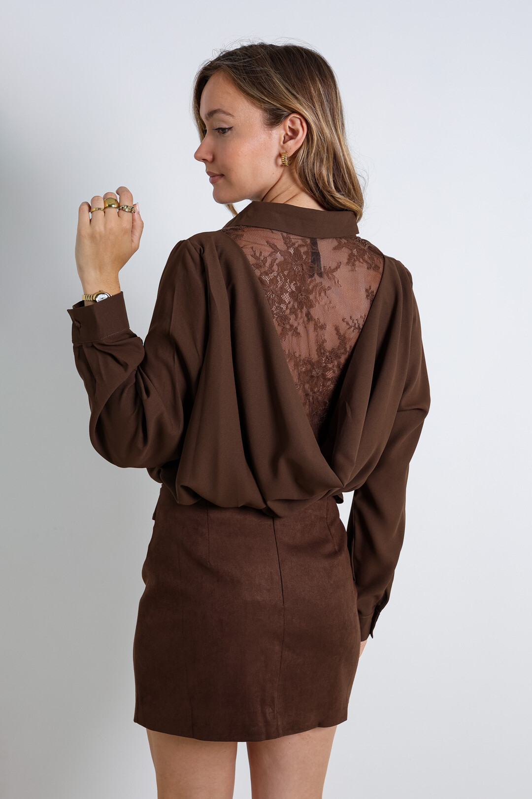 Grossista ELLI WHITE - Camicia satinata con pizzo sul retro