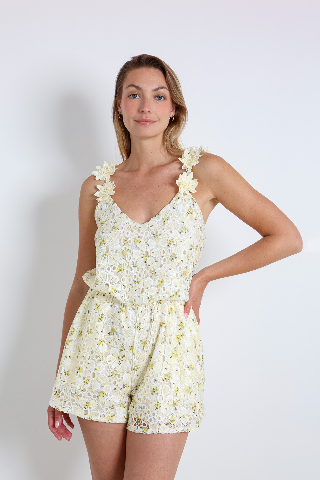 Grossiste ELLI WHITE - Combishort à bretelles fleuries et motif floral