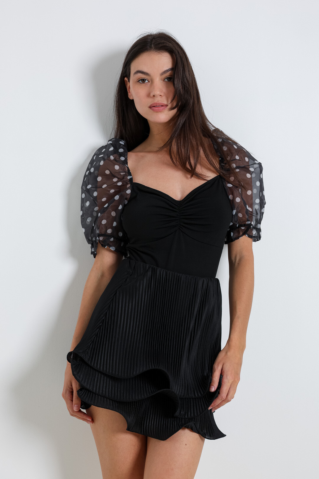 Grossiste ELLI WHITE - Jupe courte à plis superposés