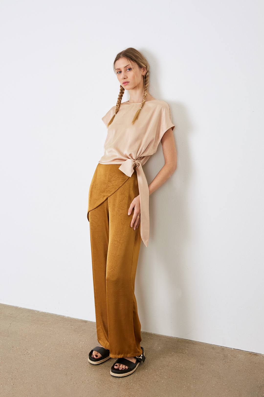 Grossiste ELLI WHITE - Pantalon long fluide style portefeuille