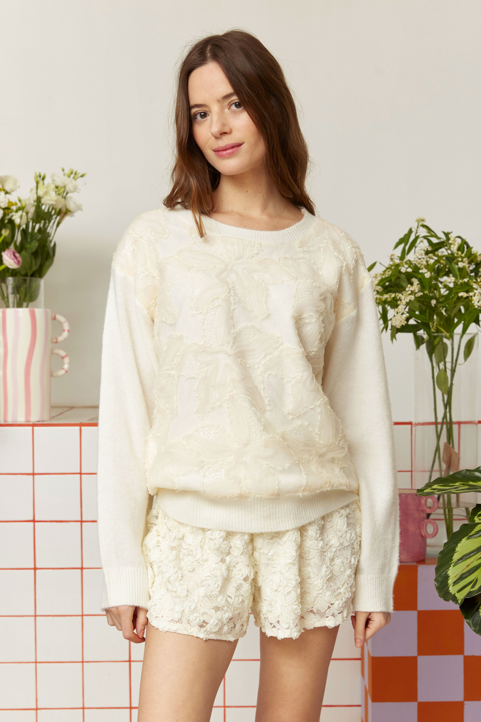 Grossista ELLI WHITE - Maglione a maniche lunghe con dettagli in pizzo e strass