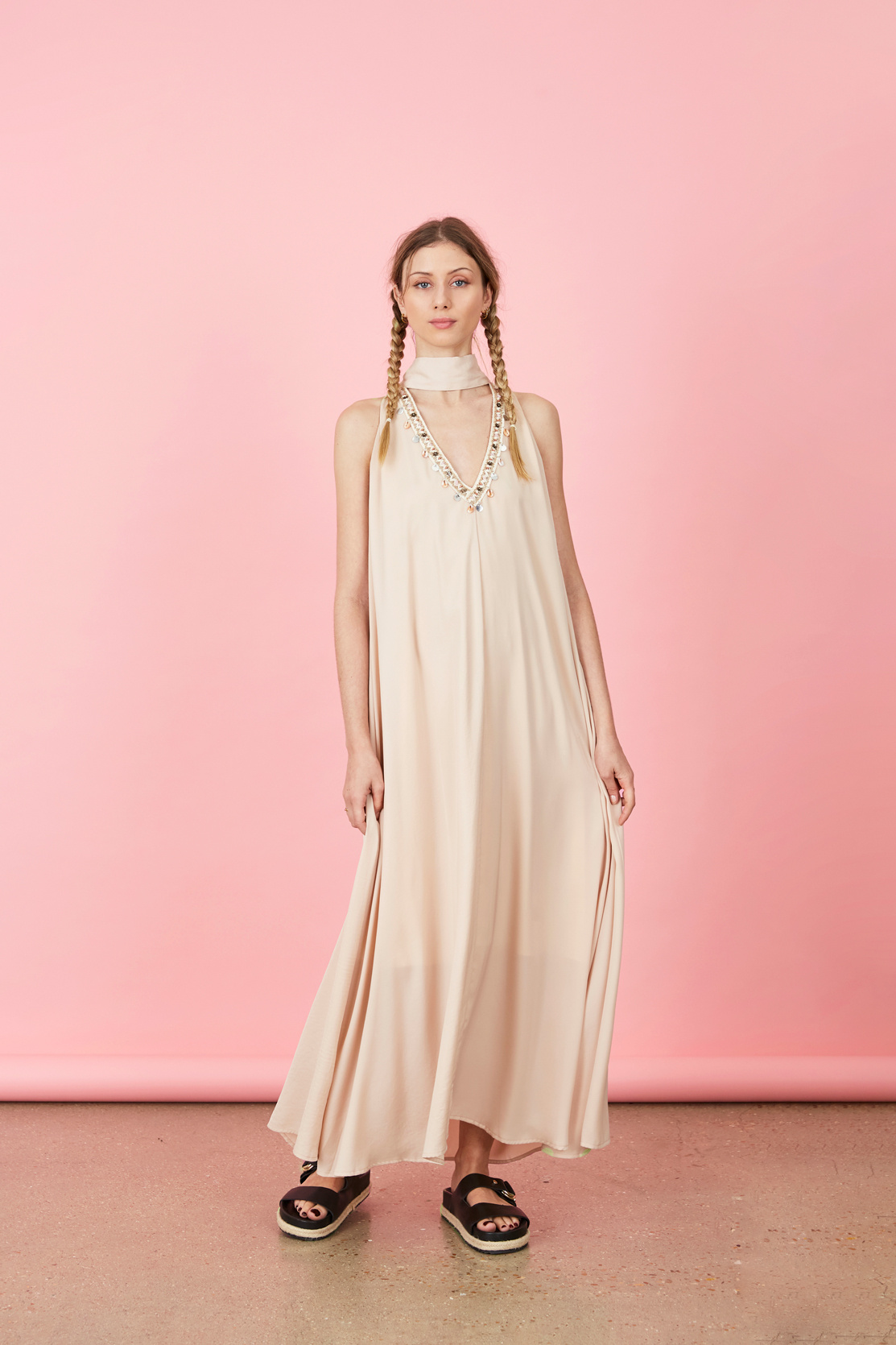 Grossiste ELLI WHITE - Robe longue fluide col bijou