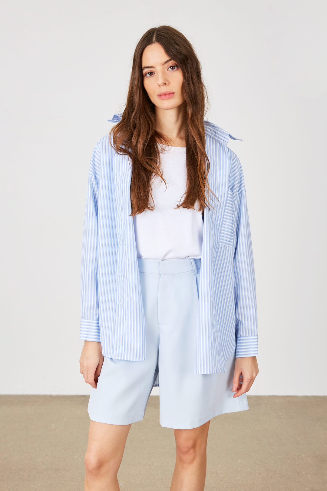 Wholesaler ELLI WHITE - Chic high-waisted Bermuda shorts